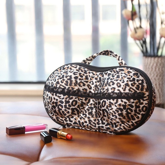 Bra & swimsuit carrier travel makeup - Picture 3 of 7